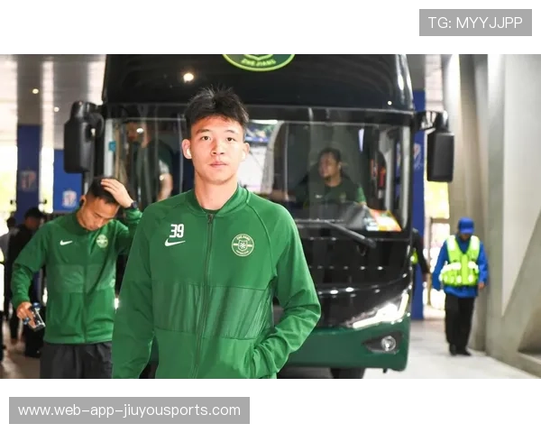 王钰栋连过两人后抽射远角破门，展现国青核心射术