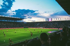 九游游戏中心官网-巴萨欲3000万镑买断英超神锋拉什福德，降薪成关键挑战，拉什福德 巴萨